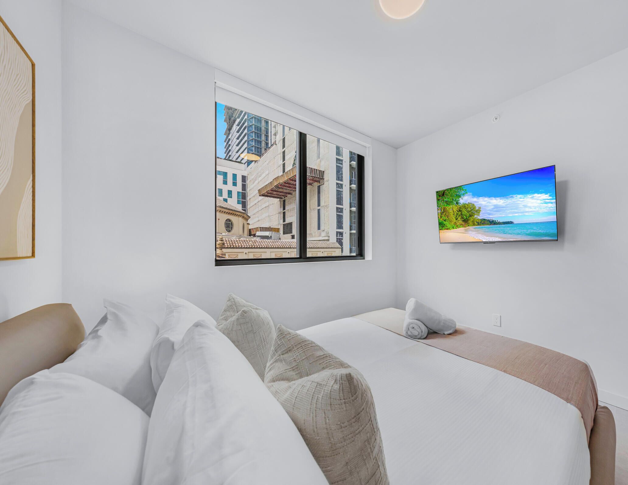 Condo, sacada, vista para a cidade | Roupas de cama premium, cortinas blackout, ferros/tábuas de passar roupa