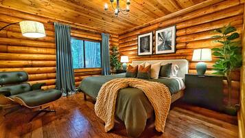 3 bedrooms, iron/ironing board, WiFi (free), bed sheets