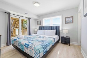 5 bedrooms, iron/ironing board, WiFi, bed sheets - Direct Oceanfront 5BR/4BA | Sleeps 14 | 3104/1 (North Myrtle Beach)