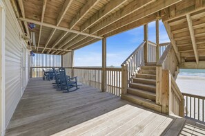 Terrace/patio - Direct Oceanfront 5BR/4BA | Sleeps 14 | 3104/1 (North Myrtle Beach)