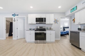 Fridge, microwave, oven, stovetop - Direct Oceanfront 5BR/4BA | Sleeps 14 | 3104/2 (North Myrtle Beach)