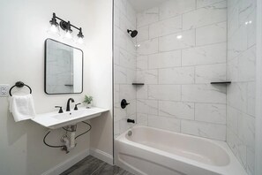 Bathroom - NYC Style 1 Bedroom Condo in Union City, NJ - 15 minutes from MetLife Stadium (Union City)