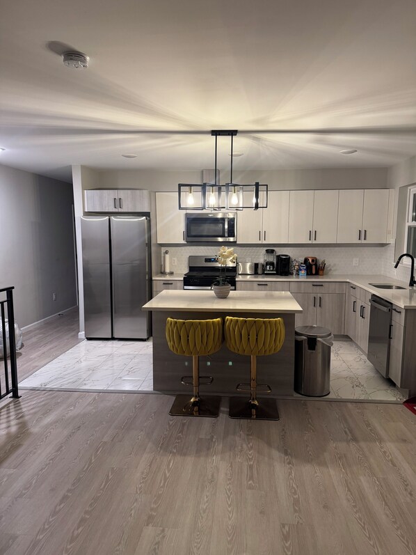 Private kitchen - Perfect 4-bedroom house with AC in peaceful Newark (East Orange)