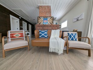 Interior - Brand New - Charming 3BR/2Ba house in enchanting San Antonio w/AC and fireplace (San Antonio)