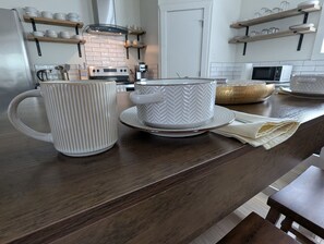 Private kitchen - Brand New - Charming 3BR/2Ba house in enchanting San Antonio w/AC and fireplace (San Antonio)