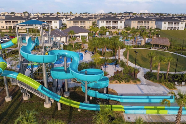 Outdoor pool, sun loungers