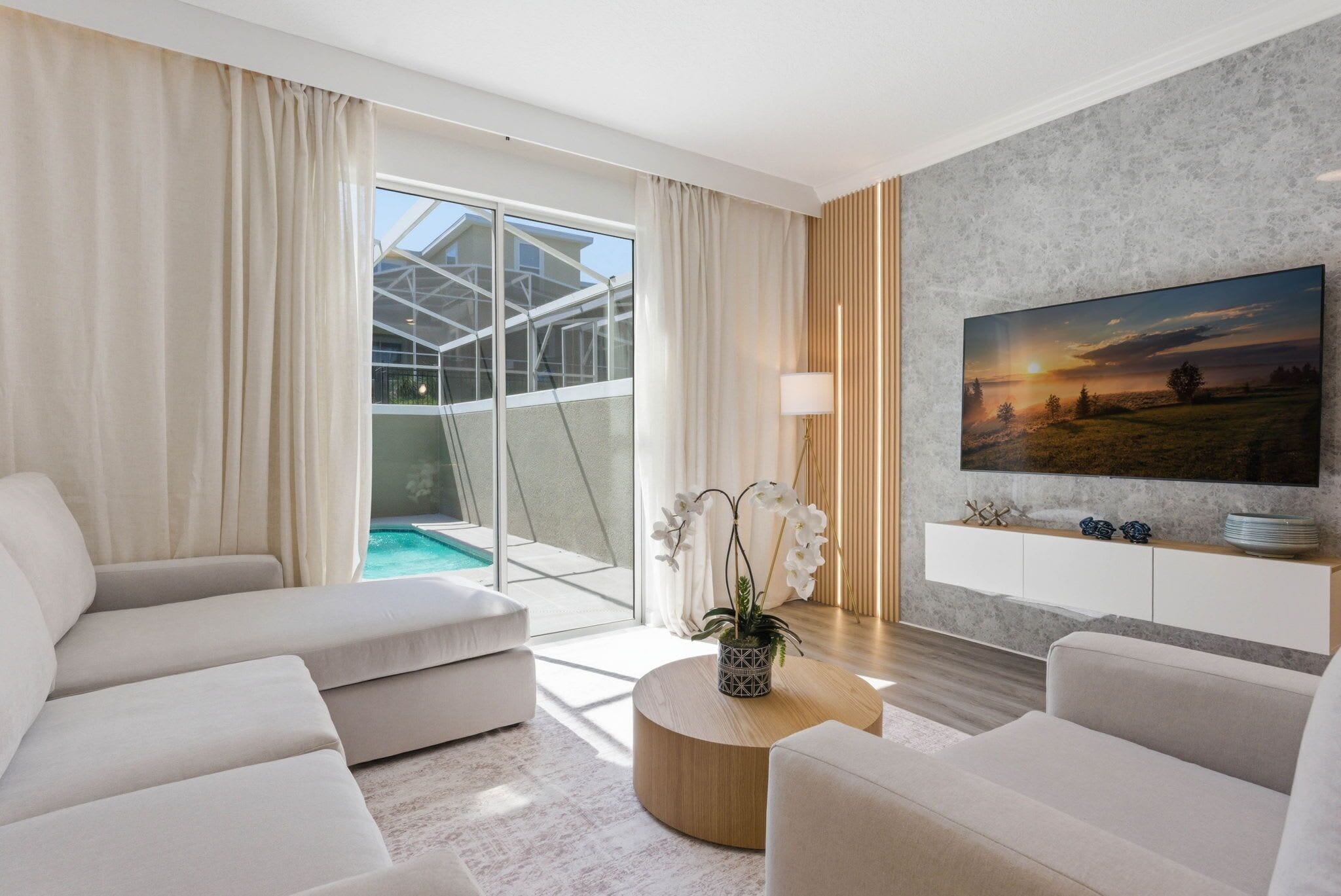 Villa (4 Bedrooms) | Oppholdsområde | En 50-tommers TV med kabel-kanaler