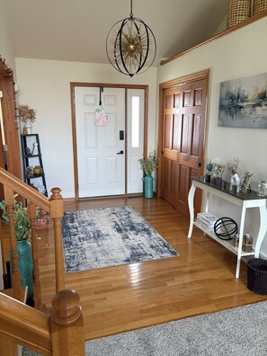 Interior - Charming 3-bedroom house close to EAA (Oshkosh)