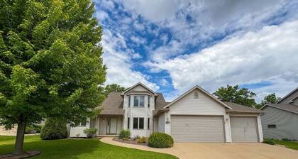 Charming 3-bedroom house close to EAA