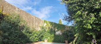 Winegrower's house with garden and swimming pool