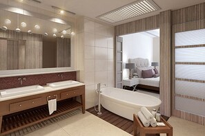 Dusche, Whirlpool, Haartrockner, Handtücher