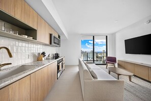 Condo, sacada, vista para a cidade | Área de estar