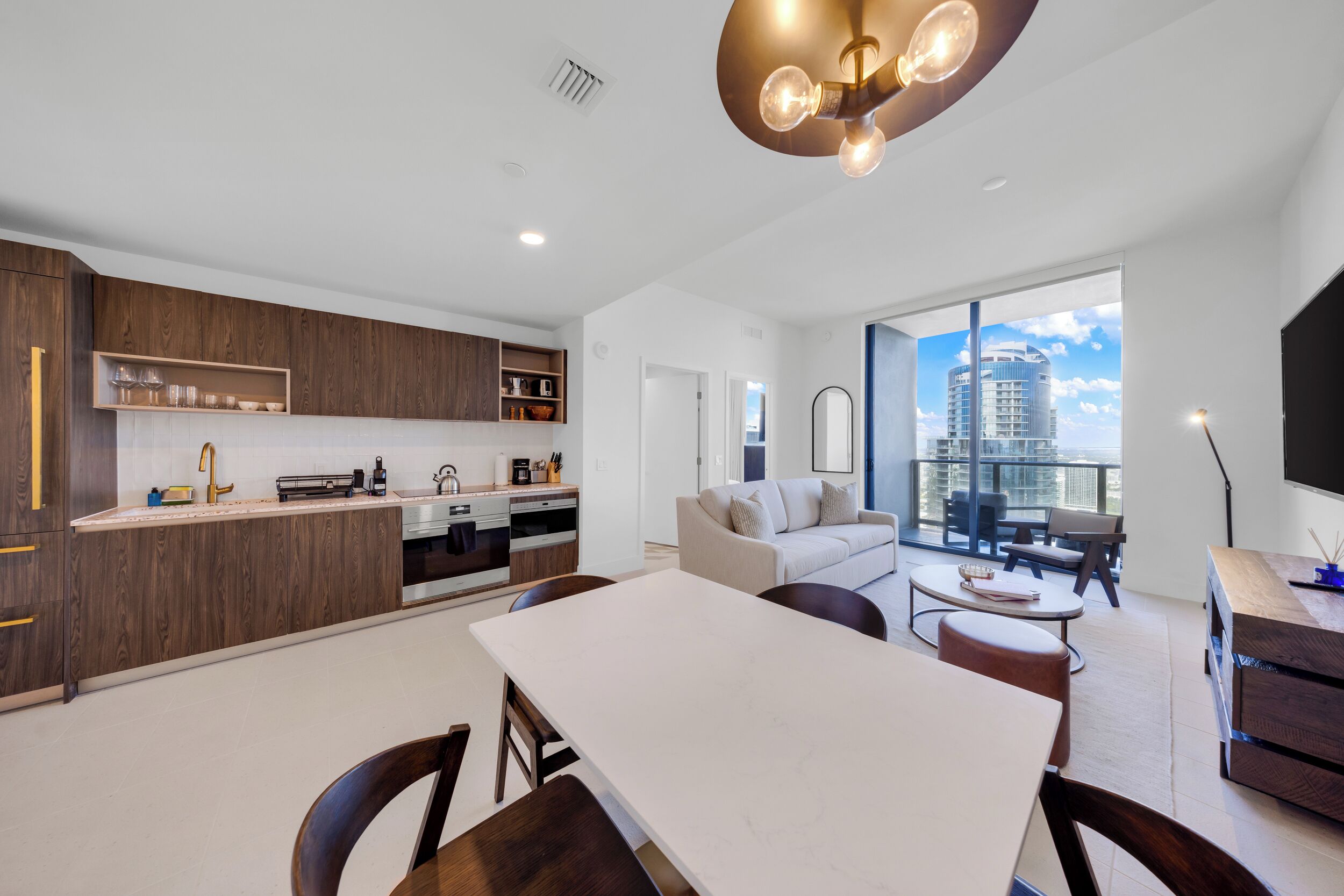Condo, sacada, vista para a cidade | Parte interna