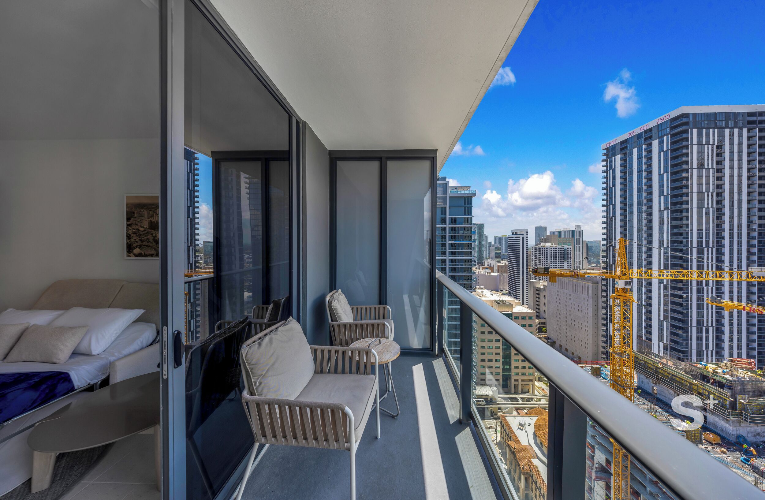 Condo, sacada, vista para a cidade | Área da propriedade