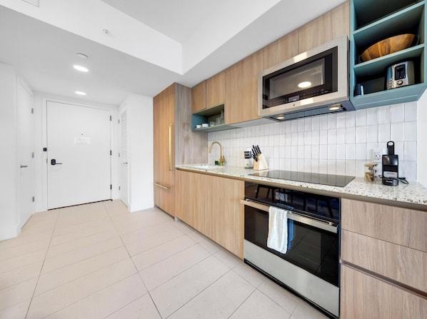 Condo, sacada, vista para a cidade | Cozinha privada