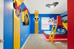House - Chic Family Retreat Pool Mario and Mickey Rooms (Davenport)