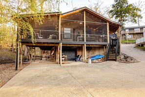 Exterior - LOZ Lakefront Modern Cabin Retreat - Boat Slip, Dock to swim, Kayaks, Quiet Cove (Osage Beach)