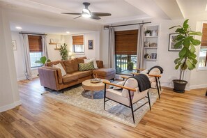 Living area - LOZ Lakefront Modern Cabin Retreat - Boat Slip, Dock to swim, Kayaks, Quiet Cove (Osage Beach)