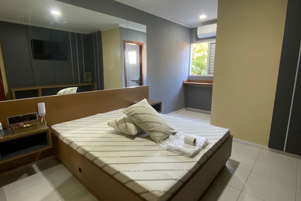 Basic Double Room, City View | Meja, Wi-fi percuma