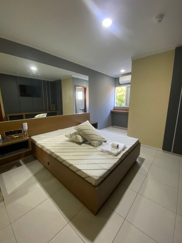 Habitación básica doble, vista a la ciudad