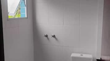 Quarto duplo básico | Banheiro