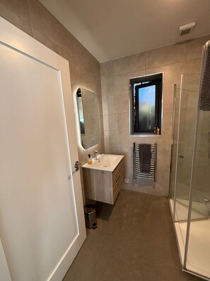 Bathroom - Guest house overlooking Lough Conn (Foxford)