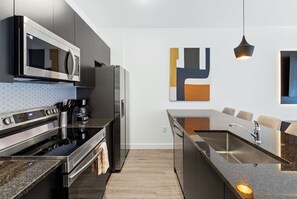 Fridge, microwave, oven, stovetop - COZY & Modern Townhome w/ Themed Room | Near Disney (3237) (Kissimmee)