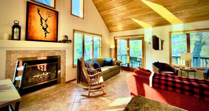 HIDDEN COVE at Prairie Lake: 3BR Waterfront Retreat on Quiet Bay on Chetek Chain