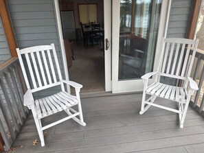 Outdoor dining - HIDDEN COVE at Prairie Lake: 3BR Waterfront Retreat on Quiet Bay on Chetek Chain (Chetek)