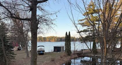 HIDDEN COVE at Prairie Lake: 3BR Waterfront Retreat on Quiet Bay on Chetek Chain