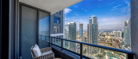 Appart'hĂŽtel, balcon, vue ville | Enceinte de lâhĂ©bergement
