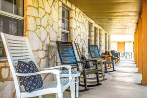 Terrace/patio - Bandera Hill Country Retreat • Private Pool • Sleeps 12 (Bandera)