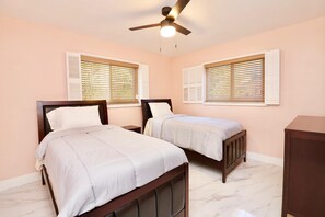 Room - Fabulous 3-bedroom house with POOL in sunny North Miami (Miami)