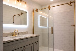 Shower, hair dryer, towels, shampoo - Scenic Glamping Yurt Retreat, Full Kitchen/Bath (Rising Fawn)