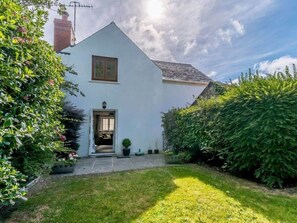 Exterior - The Gatehouse @ Y Gwesty Bach (Castlemorris)
