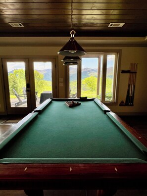 Games room - Massive Blue Ridge Mountain and Brasstown Bald Views from the Hot Tub, Sleeps 10 (Hiawassee)