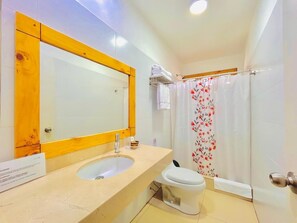 Superior Room, 1 Queen Bed | Bathroom - CASA HOTEL ALPAMAYO (yungay)