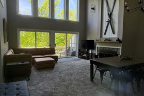 TV, fireplace, books - Refreshed look has started! “Seek The Peak” 3BR+Loft Golf & Ski Retreat sleep 14 (Clymer)