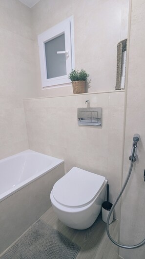 Hair dryer, towels, soap, toilet paper - Centrally located, air-conditioned apartment on the beach (Cubelles)
