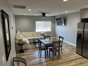 Living area - Adorable 1-bedroom unit in peaceful Hughson. Absolutely great location (Hughson)