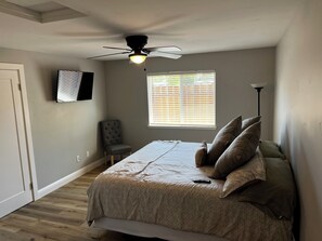 Room - Adorable 1-bedroom unit in peaceful Hughson. Absolutely great location (Hughson)