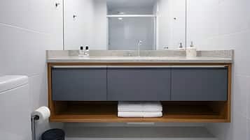 Basic Apartment | Bathroom