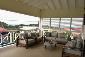 Property grounds - 3-bedroom villa with pool and lovely sea views in South Hills, Cap Estate (Gros Islet)