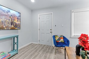 Interior - NEW-5BD/Spacious Home w/Wi-Fi, Pool-Table, & more! (Ecorse)