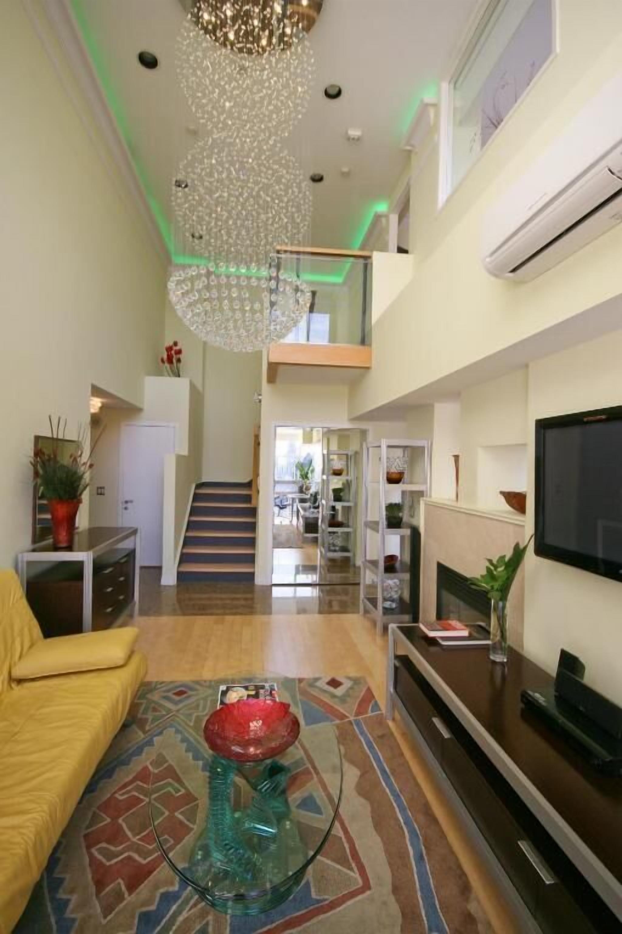 Deluxe Double Room, Balcony, City View | Living area