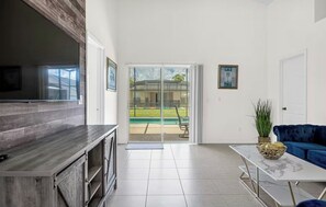 TV - 4-Bedroom House W/ Pool Kissimmee / Orlando Near Disney & Universal Theme Parks (Kissimmee)