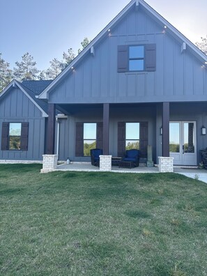 Exterior - New upscale sanctuary less than 15 miles to Oxford square! (Oxford)