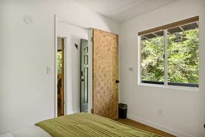 Room - Refined Treetop Couples Retreat Yoga & Spa SunDeck (Lake Arrowhead)