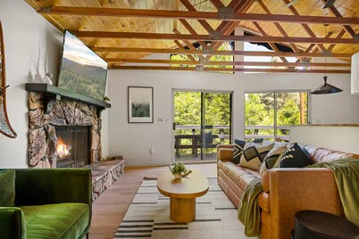 Refined Treetop Couples Retreat Yoga & Spa SunDeck