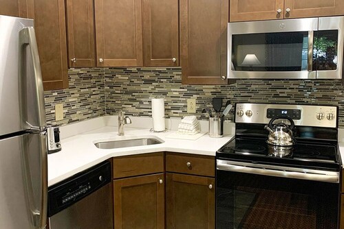4-bedroom resort in delightful Williamsburg with AC and fitness room